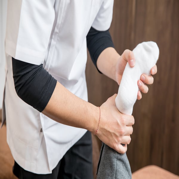 【足のだるさ・むくみでお悩み】 深層圧足つぼ ６０分