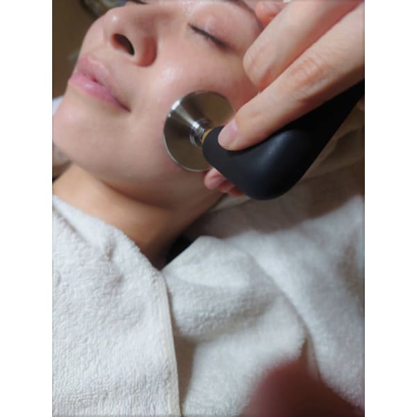 たるみ・むくみ改善でフェイスラインをスッキリ小顔に！肩こり緩和にも【小顔インディバ体験】￥5500