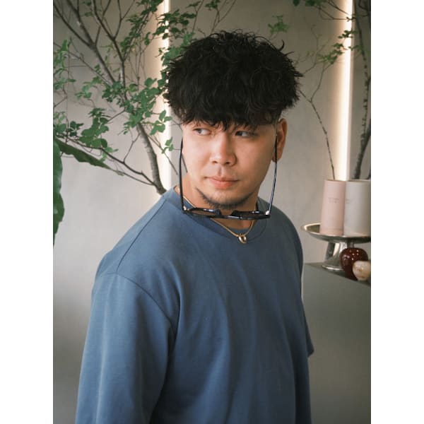 【初回限定価格】王道メンズカット+パーマ¥12,940(顔剃り眉毛カット込み)