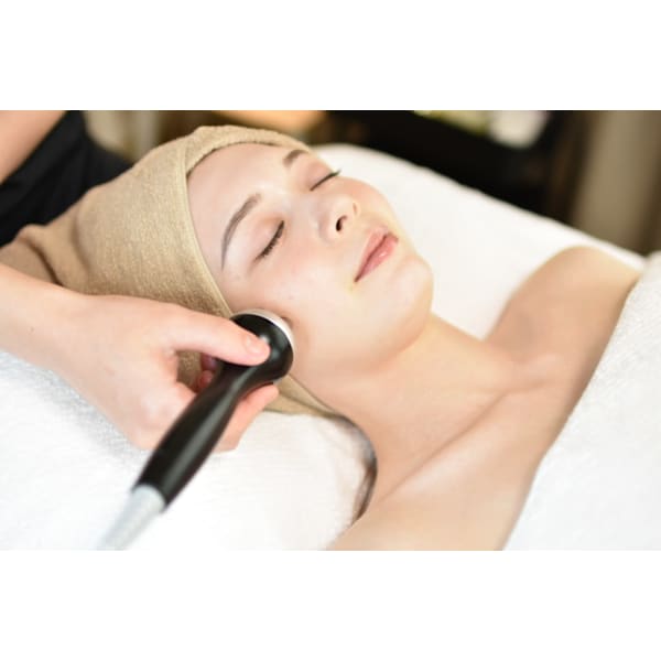 【人気No1速攻リフトアップ】驚きのVライン！輝く美肌へ！ラジオ波小顔フェイシャル　60分