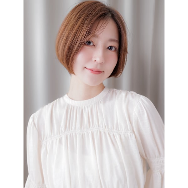 透明感カラーオレンジベージュかきあげショートボブ30代40代