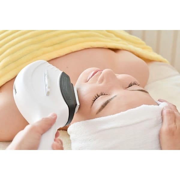 透肌ブライトニング光フェイシャル♪クリアホワイト◎美白に特化したルミナスシャイントリートメントケア