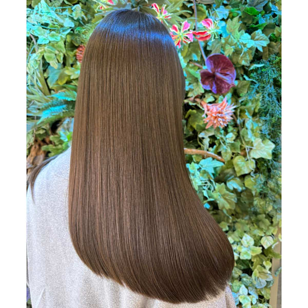 【高濃度美容液で染める】頭皮も髪もケアするカラー＋カット＋ヘッドスパ30分＋トリートメント