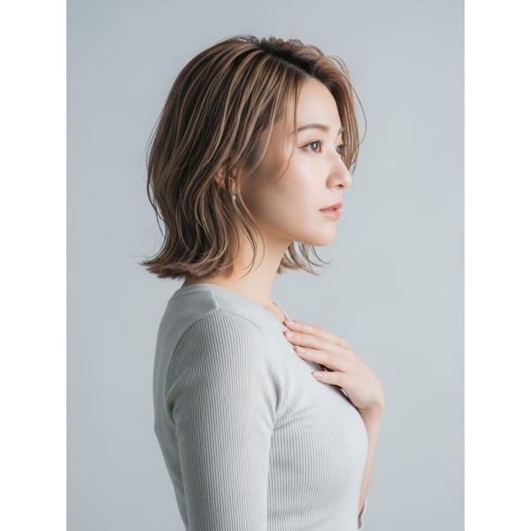 【白髪が伸びても気になりにくい】白髪ぼかしハイライト＋カット