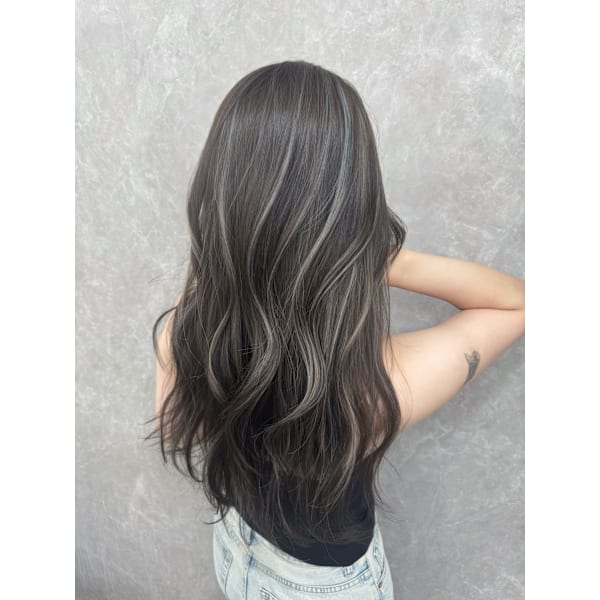 【学割｜24歳以下】カット＋ダメージレス高級艶カラー＋oggiotto髪質改善TR￥6,600