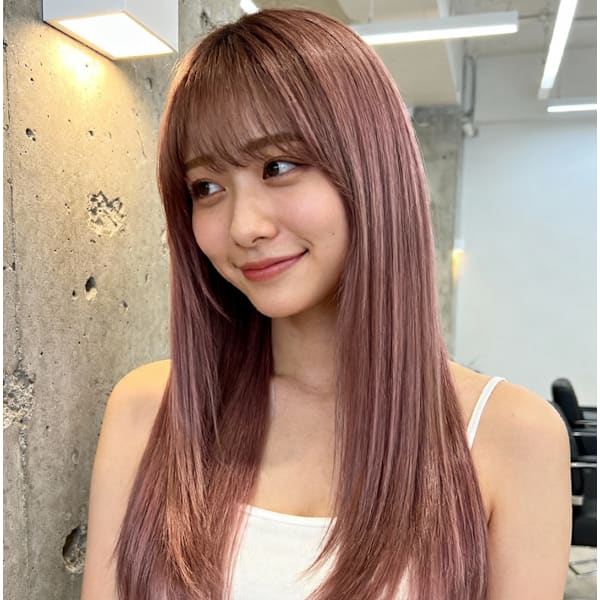 透け感ピンクブラウン × ナチュラルストレートロング