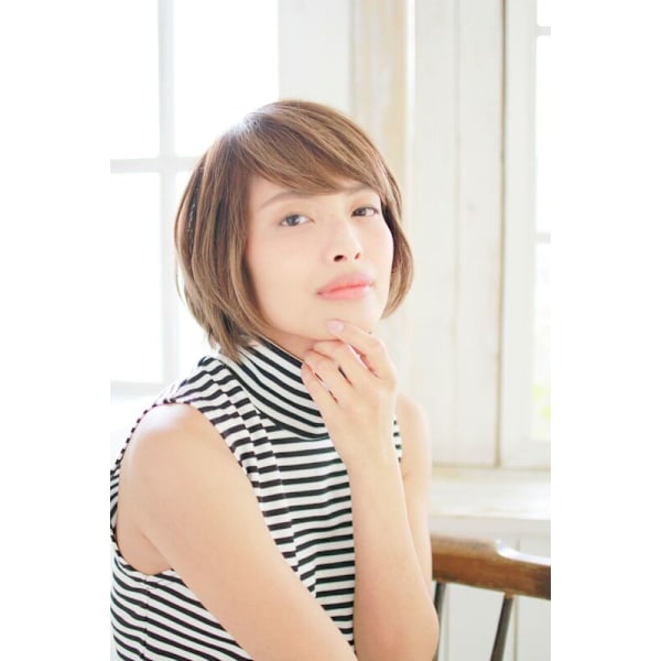 大人女性のためのトップふんわりショートボブ