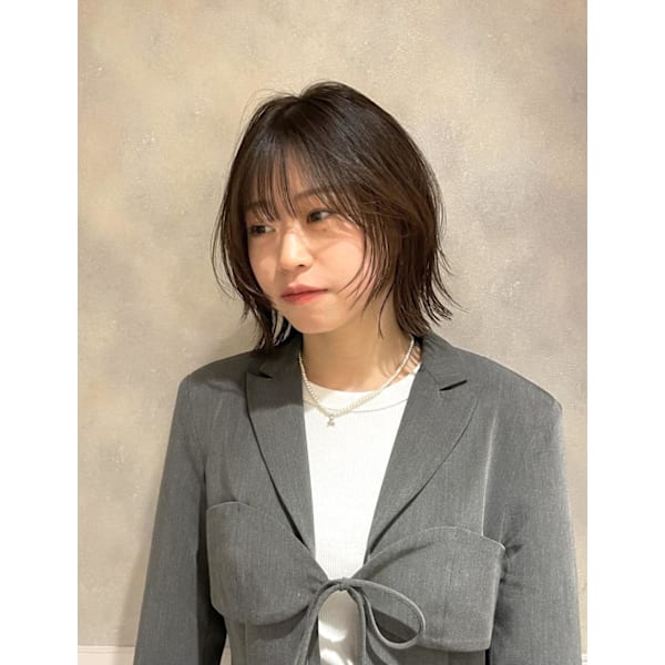 ボブウルフ寄りのハッシュカット（ショート）