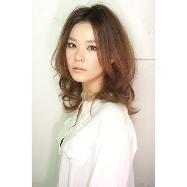 ふんわりカールミディアム Anti アンティ のヘアスタイル 美容院 美容室を予約するなら楽天ビューティ
