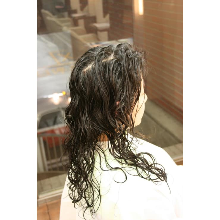 京都 エアウェーブ ロングパーマスタイル Hair Qril ヘア クリル のヘアスタイル 美容院 美容室を予約するなら楽天ビューティ