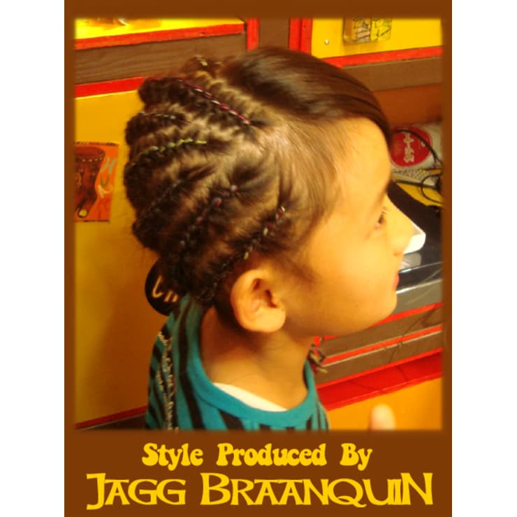 毛糸を編みこんだコーンロウー ブレーズスタイル Jagg Braanquin ジャグブランキン のヘアスタイル 美容院 美容室を予約するなら楽天ビューティ