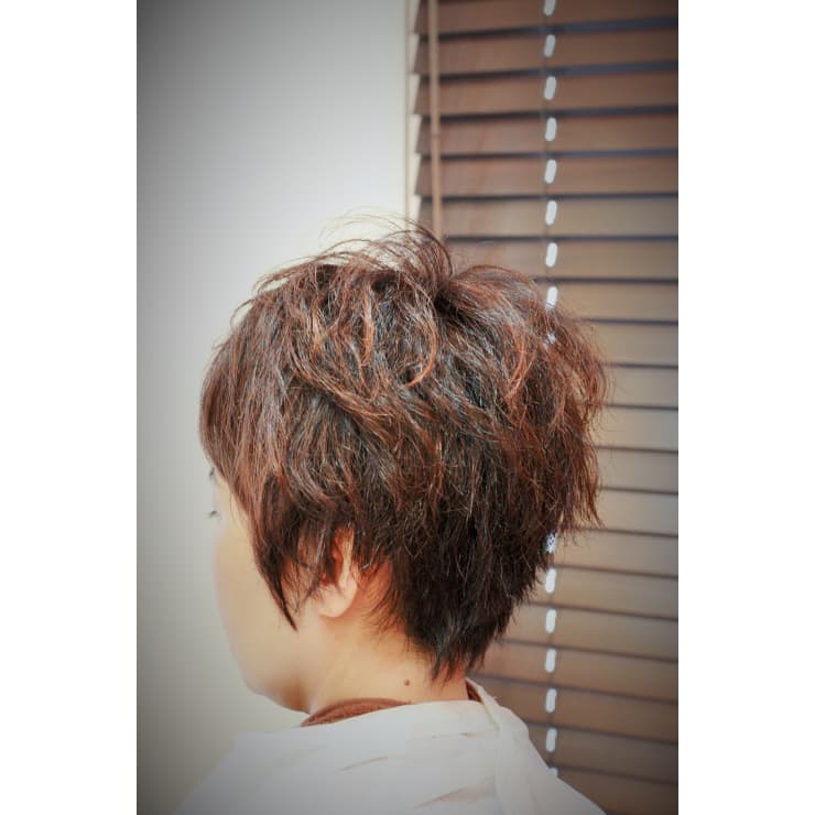 天然パーマを生かしたドライカット Hair Qril ヘア クリル のヘアスタイル 美容院 美容室を予約するなら楽天ビューティ