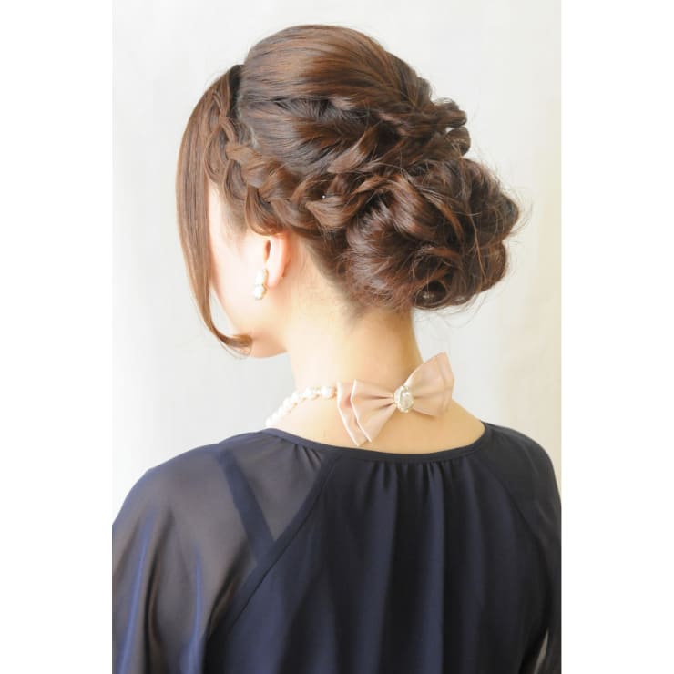 結婚式 二次会 人気編み込みクラシカル Broto ブロット のヘアスタイル 美容院 美容室を予約するなら楽天ビューティ