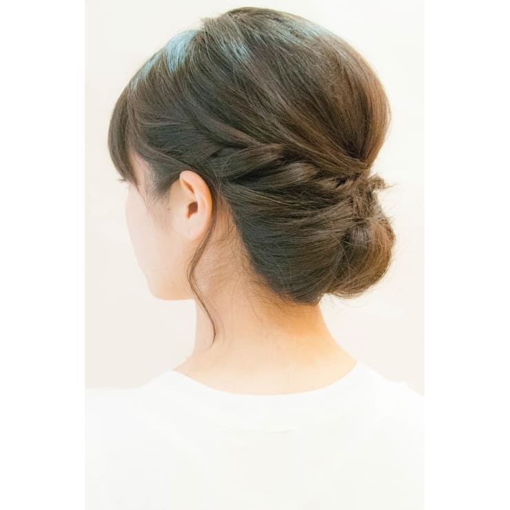 ルーズなヘアアレンジ クラシカルに Broto ブロット のヘアスタイル 美容院 美容室を予約するなら楽天ビューティ