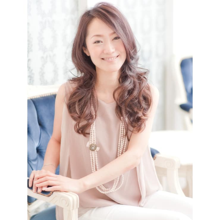 Le Vie 大人黒髪ロング 海外セレブ風カール Hair Lounge Le Vie レヴィー のヘアスタイル 美容院 美容室を予約するなら楽天ビューティ