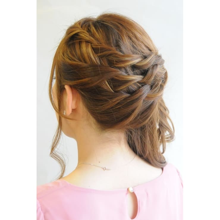 ルーズなワンサイド 結婚式二次会にも Broto ブロット のヘアスタイル 美容院 美容室を予約するなら楽天ビューティ