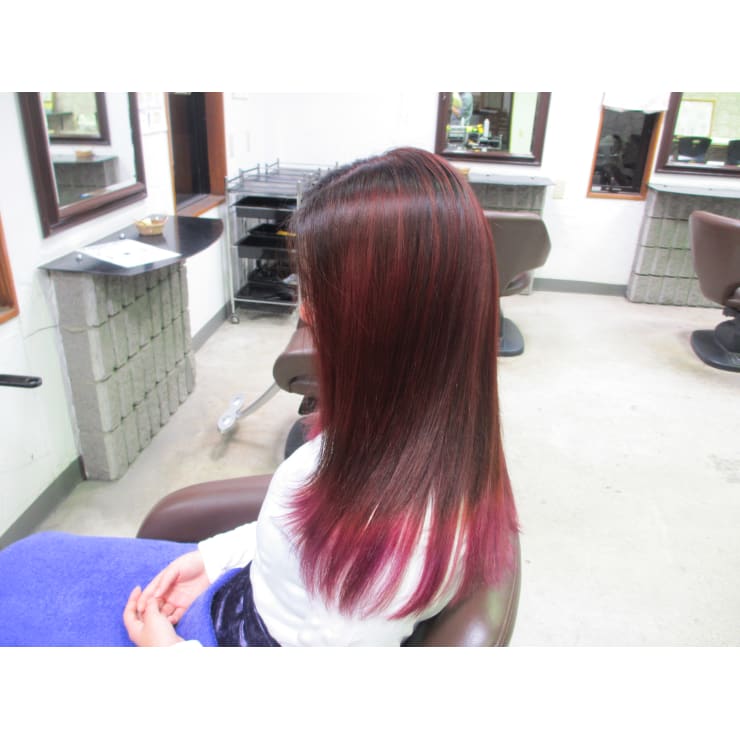 ワインレッドグラデーション Tomo トモ のヘアスタイル 美容院 美容室を予約するなら楽天ビューティ