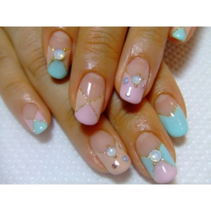 クロスフレンチnail | 7℃(ナナドシー)のネイルデザイン | ネイル