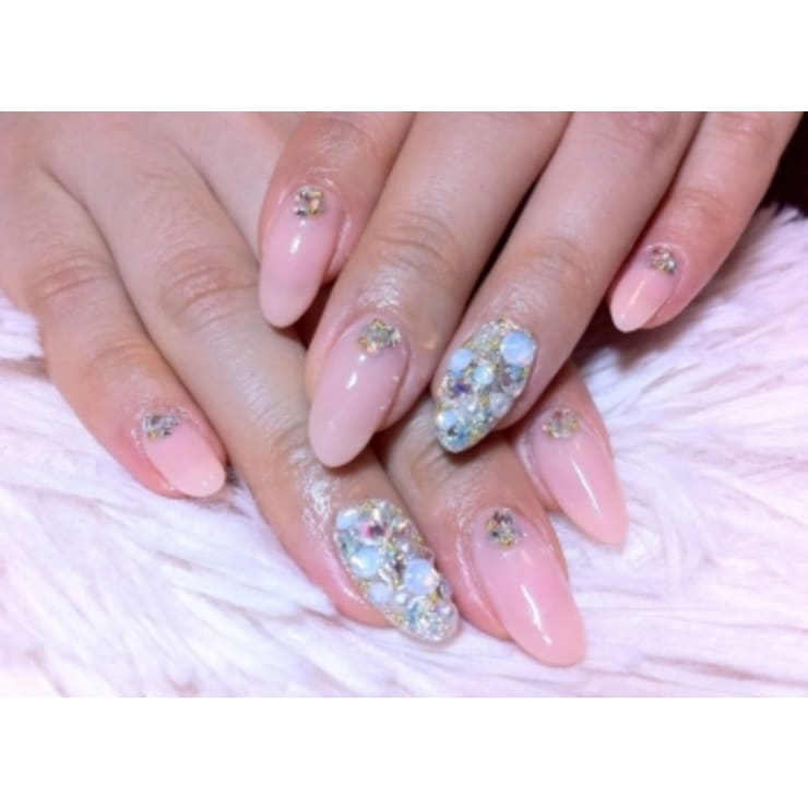 ストーン敷き詰めnail 7 ナナドシー のネイルデザイン ネイル まつげサロンを予約するなら楽天ビューティ