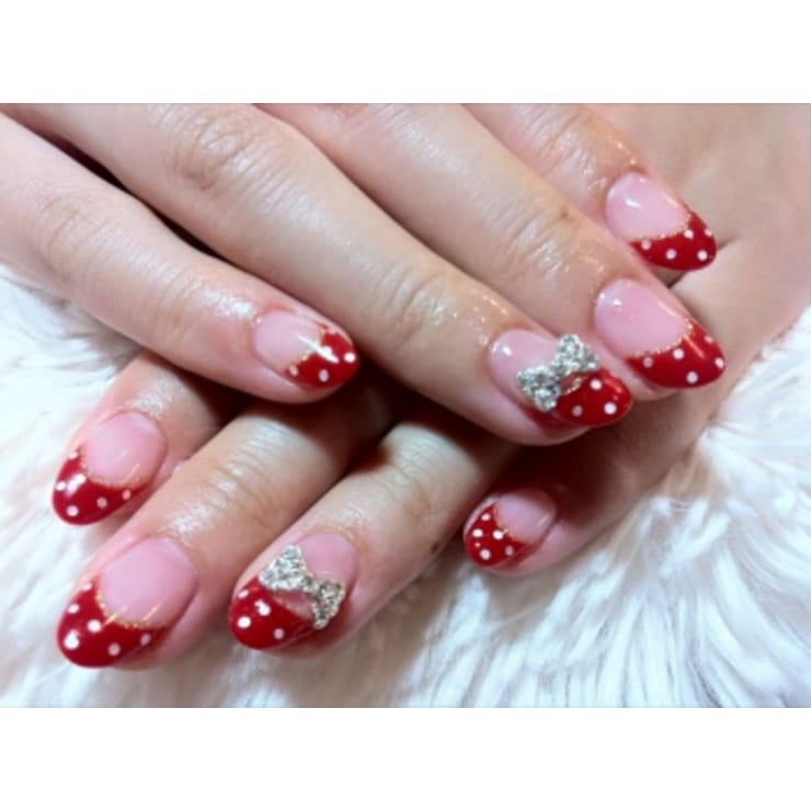 ドット柄フレンチnail 7 ナナドシー のネイルデザイン ネイル まつげサロンを予約するなら楽天ビューティ