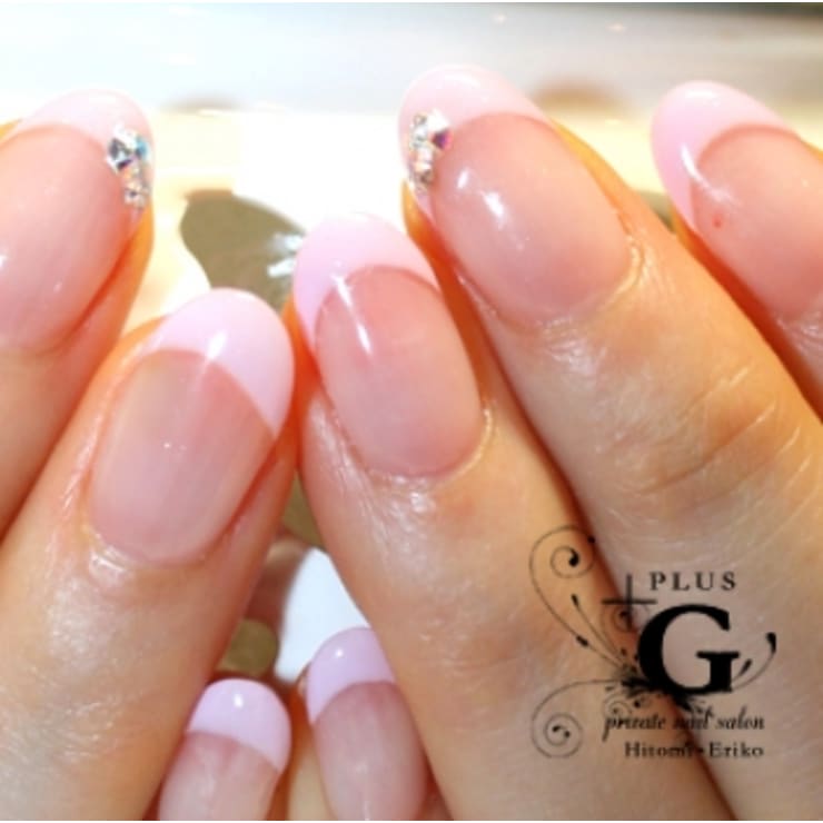 シンプルフレンチネイル Plusg プラスジー のネイルデザイン ネイル まつげサロンを予約するなら楽天ビューティ