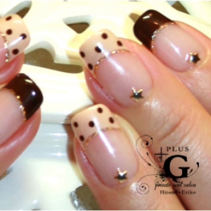 チョコレートドットフレンチネイル Plusg プラスジー のネイルデザイン ネイル まつげサロンを予約するなら楽天ビューティ チョコレートドットフレンチネイル Plusg プラスジー のネイルデザイン ネイル まつげサロンを予約するなら楽天ビューティ