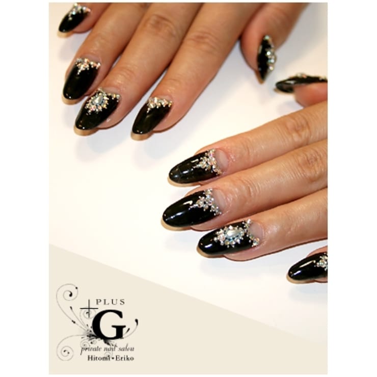 上品なブラックネイルでパーティーへ | plusG(プラスジー)のネイル