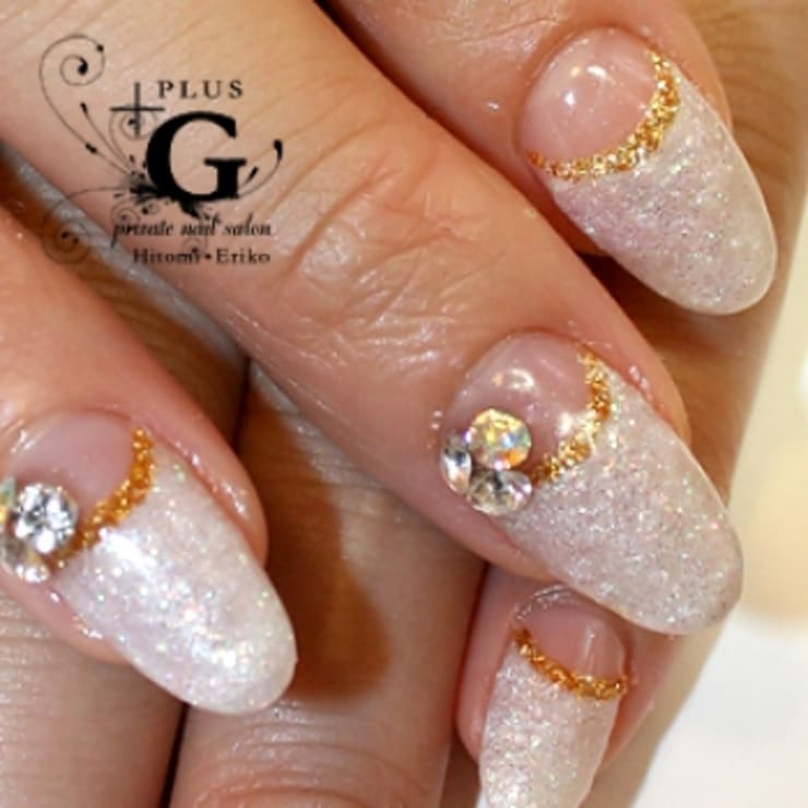 ホワイトパールの上品逆フレンチネイル | plusG(プラスジー)のネイル