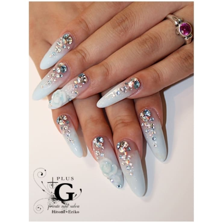 ゴージャスながらcoolな印象も Plusg プラスジー のネイルデザイン ネイル まつげサロンを予約するなら楽天ビューティ