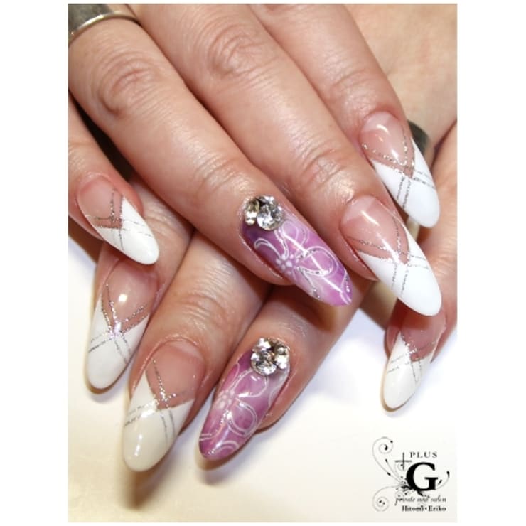 No.2150和モダンなVカットフレンチネイル | plusG(プラスジー)のネイル