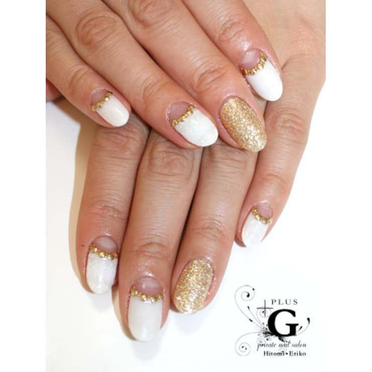 真っ白がかわいい 夏のオフィスにホワイトネイル特集 Plusg プラスジー のネイルデザイン ネイル まつげサロンを予約するなら楽天ビューティ