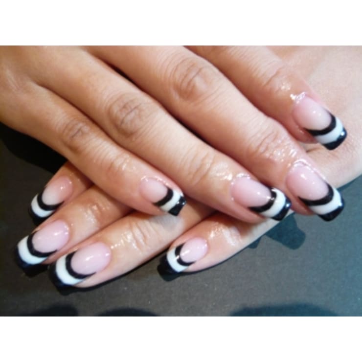 白黒ボーダー Bi Grace Nail ビ グレイスネイル のネイルデザイン ネイル まつげサロンを予約するなら楽天ビューティ
