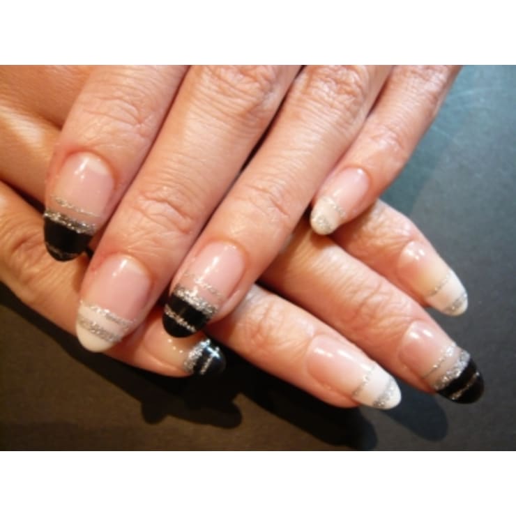 黒白 シルバー Bi Grace Nail ビ グレイスネイル のネイルデザイン ネイル まつげサロンを予約するなら楽天ビューティ