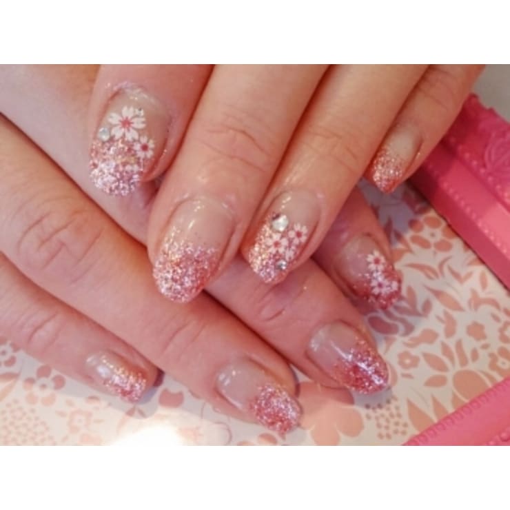 ラメグラデーション桜ネイル Nail Salon Shandi ネイルサロンシャンディ のネイルデザイン ネイル まつげサロンを予約するなら楽天ビューティ