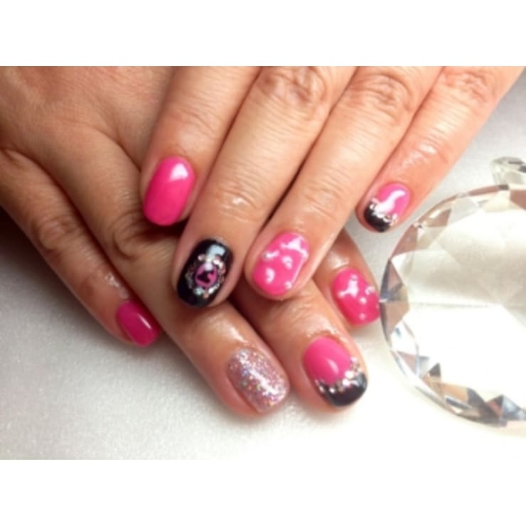 ビビットピンク Nailsalon School Coco ネイルサロンスクールアンドココ のネイルデザイン ネイル まつげサロンを予約するなら楽天ビューティ
