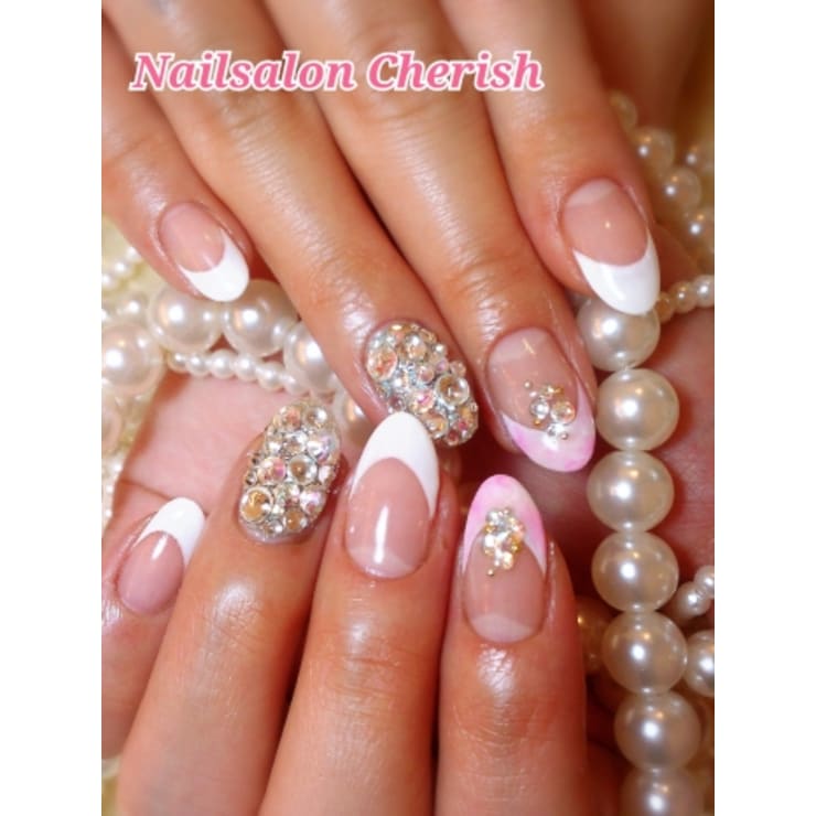 フレンチ ストーンの敷き詰め Nailsalon ｃｈｅｒｉｓｈ ネイルサロン チェリッシュ のネイルデザイン ネイル まつげサロンを予約するなら楽天ビューティ