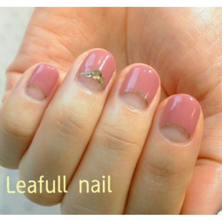 モーブピンクの逆フレンチネイル Leafull Nail リーフルネイル のネイルデザイン ネイル まつげサロンを予約するなら楽天ビューティ