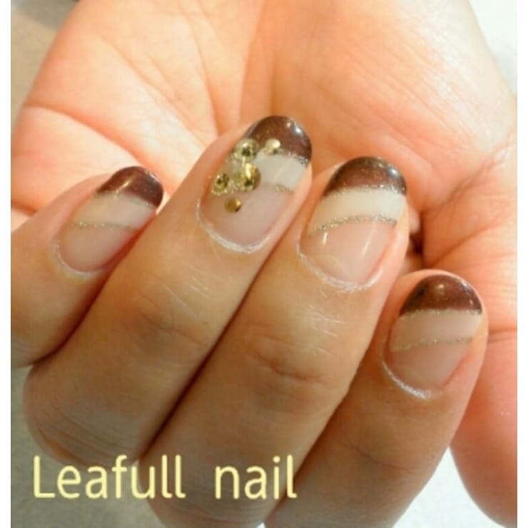 ベージュ ブラウンの斜めフレンチネイル Leafull Nail リーフルネイル のネイルデザイン ネイル まつげサロンを予約するなら楽天ビューティ