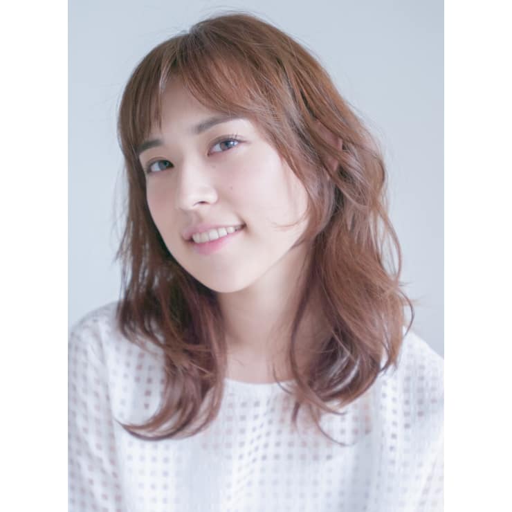 綾瀬はるか風 大人短め前髪の鉄板エアリーカールセミロング Anti アンティ のヘアスタイル 美容院 美容室を予約するなら楽天ビューティ 綾瀬はるか風 大人短め前髪の鉄板エアリーカールセミロング Anti アンティ のヘアスタイル 美容院 美容室を予約するなら楽天ビューティ