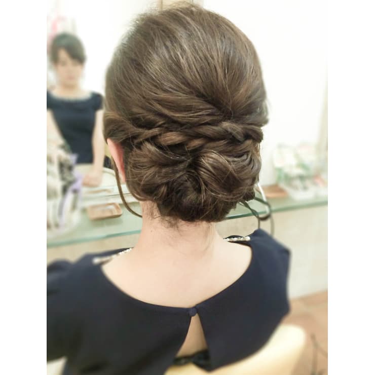 シックな大人下目アップ | broto(ブロット)のヘアスタイル | 美容院