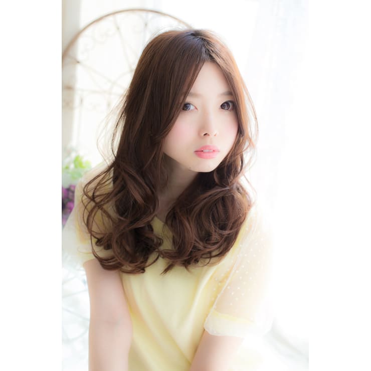 大人かわいいセンターパート 片瀬那奈さん風ロング Loren ローレン のヘアスタイル 美容院 美容室を予約するなら楽天ビューティ