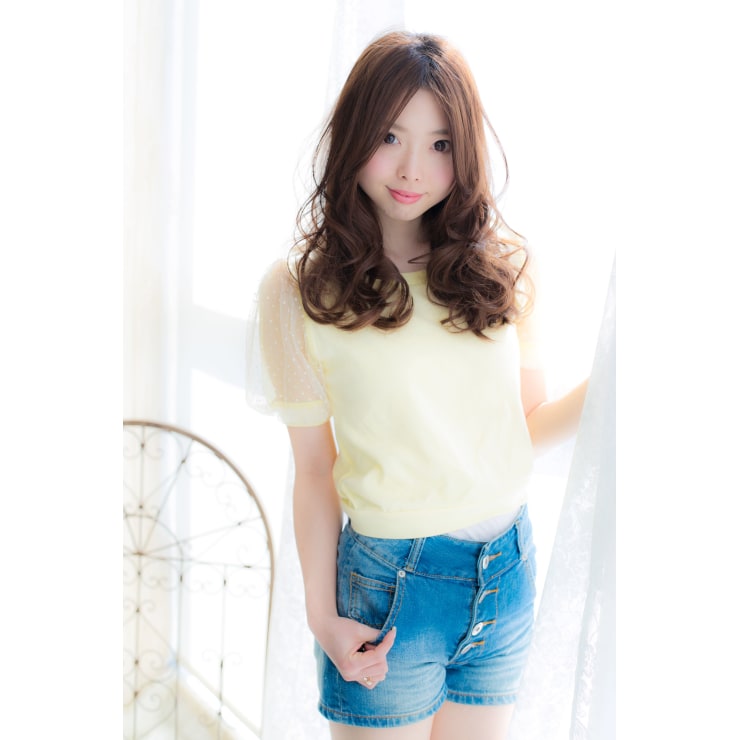 大人かわいいセンターパート 片瀬那奈さん風ロング Loren ローレン のヘアスタイル 美容院 美容室を予約するなら楽天ビューティ