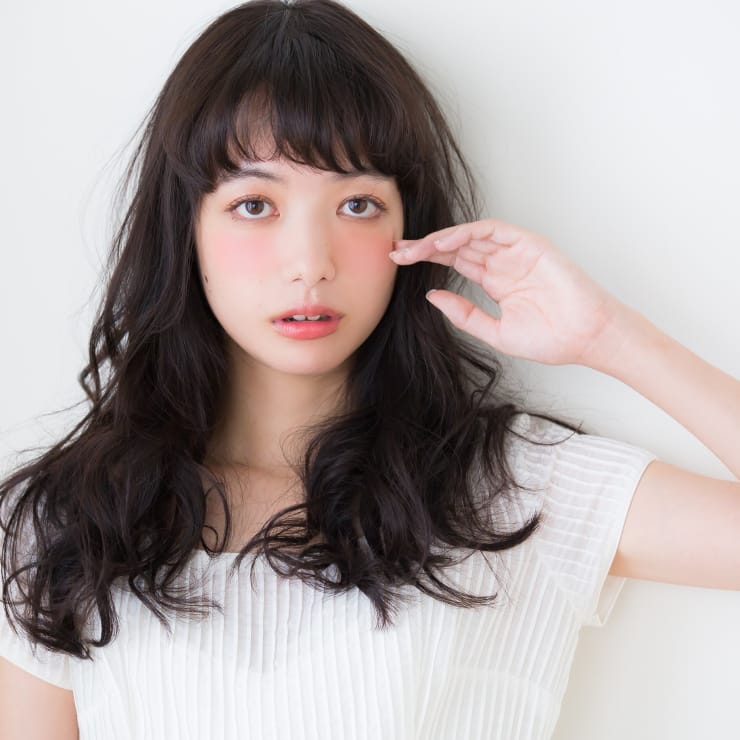 流し前髪がオトナ可愛い ルーズパーマ Arietta アリエッタ のヘアスタイル 美容院 美容室を予約するなら楽天ビューティ