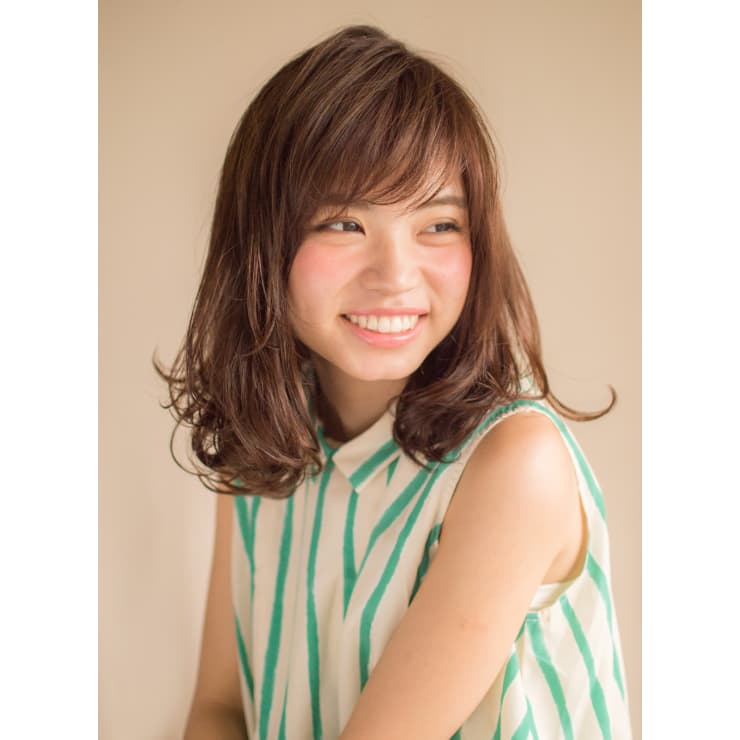 石原さとみ風 エアリーウェーブミディアム Anti アンティ のヘアスタイル 美容院 美容室を予約するなら楽天ビューティ