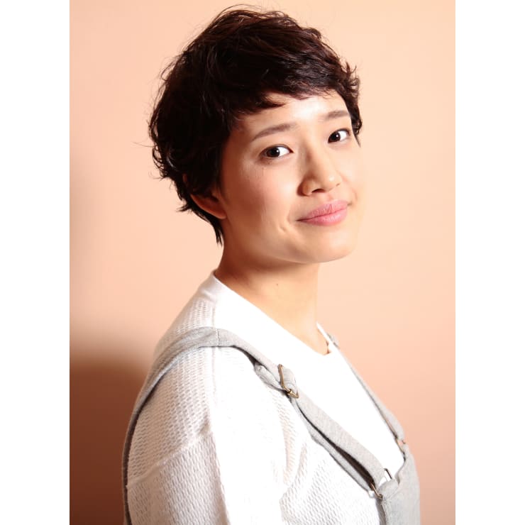 外国人風くせ毛ショート Beautrium 福岡 ビュートリアム のヘアスタイル 美容院 美容室を予約するなら楽天ビューティ
