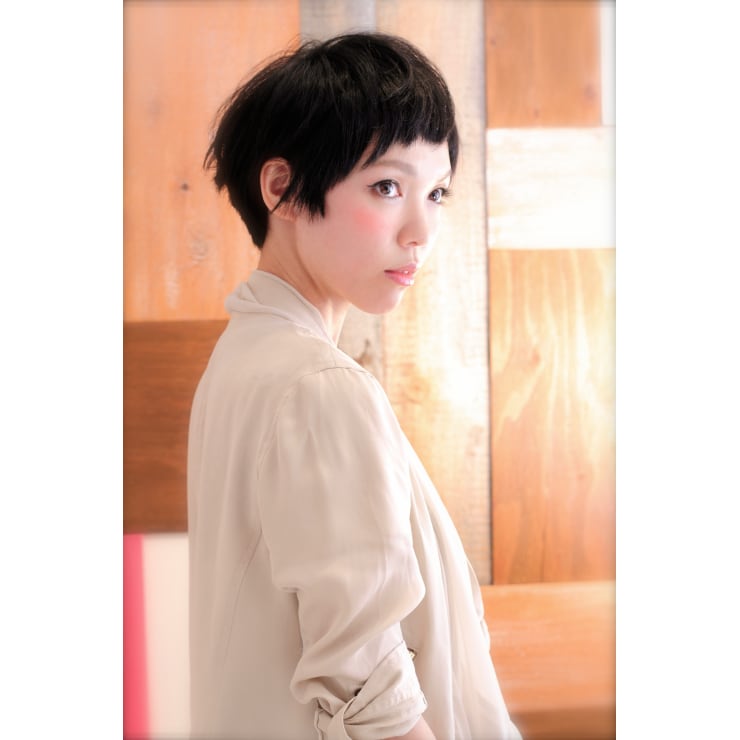 レナータ 個性的 小顔ランダム ショートマッシュ Take Care Or Renata レナータ のヘアスタイル 美容院 美容室を予約するなら楽天ビューティ