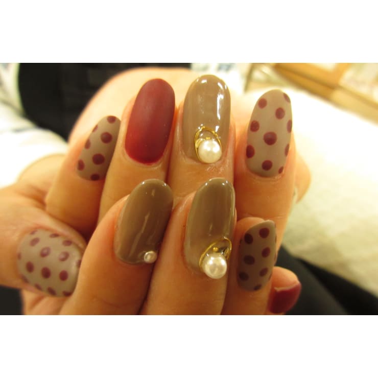 秋のボルドードット Nail Salon Ar アール のネイルデザイン ネイル まつげサロンを予約するなら楽天ビューティ