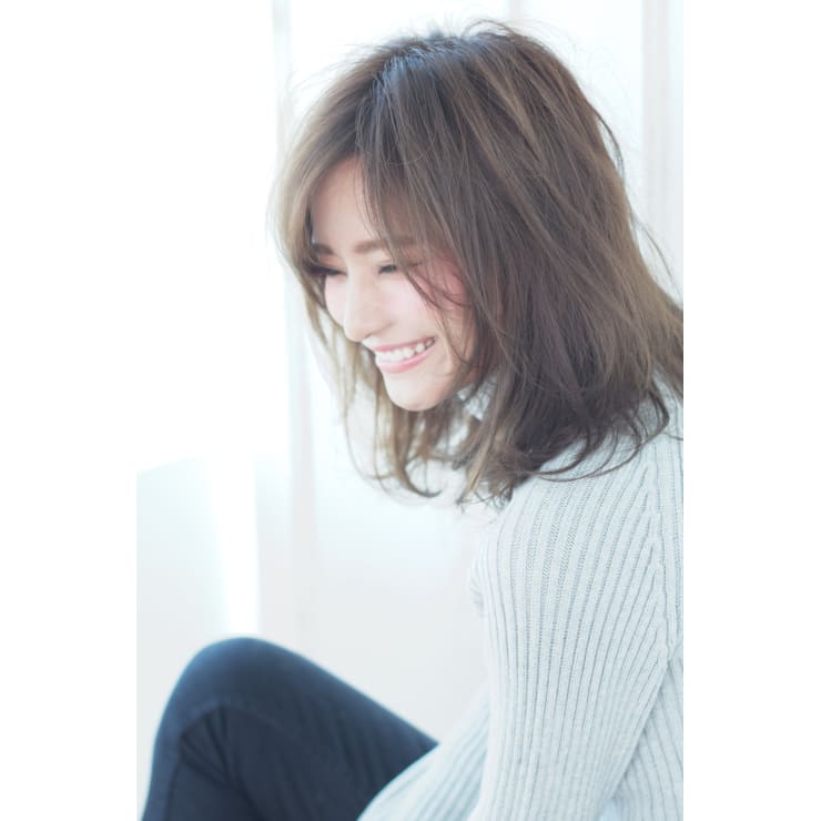15秋冬 16春夏トレンドの透明感グレージュカラー Alice By Afloat アリスバイアフロート のヘアスタイル 美容院 美容室を予約するなら楽天ビューティ