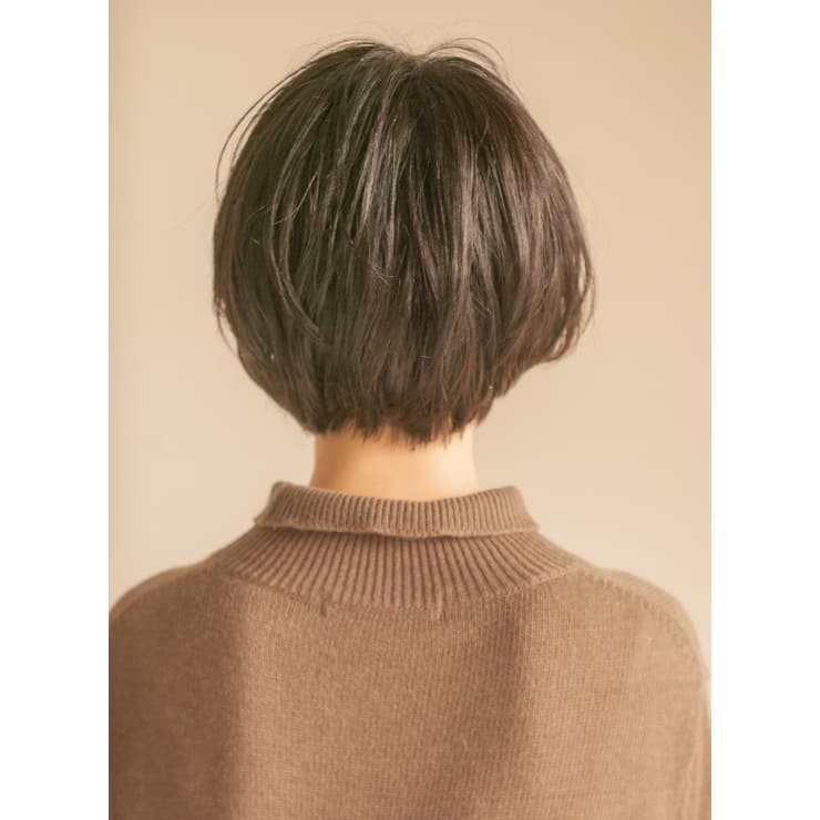 大人黒髪ニュアンスカールのクールショートボブ Anti アンティ のヘアスタイル 美容院 美容室を予約するなら楽天ビューティ