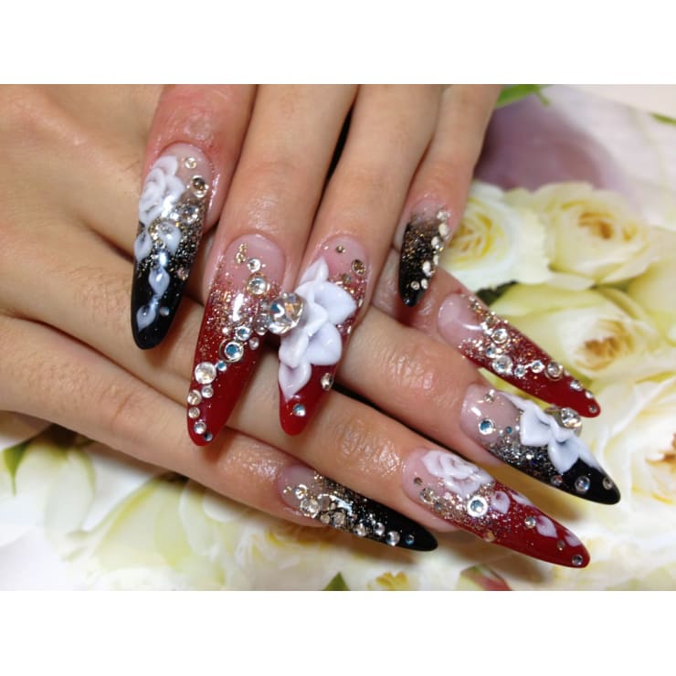 ブライダルネイルにも 爪の形を美しく ラメスカルプ 8 424 Nail S Aqua ネイルズアクア のこだわり特集 ネイル まつげサロンを予約するなら楽天ビューティ